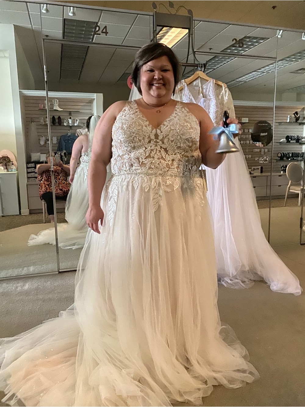 Plus-Size Ivory Lace & Tulle Wedding Dress with Beaded Bodice - Picture 2 of 12